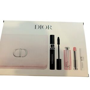 Dior Natural Glow Makeup Set
Lip, mascara and lash primer